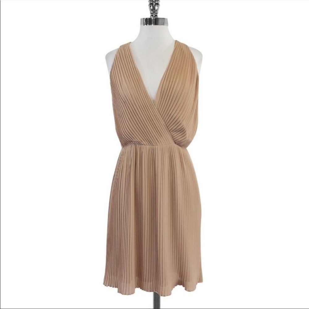 Halston Heritage size 4